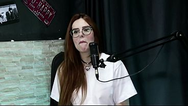 Image TINHA ACABADO DE ENTERRAR A AV&Oacute_ E FOI HUMILHADA NA GRAVA&Ccedil_&Atilde_O - Bella Ruiva (Moai TV)