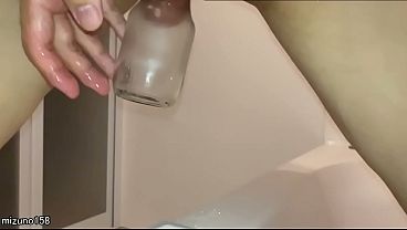Image Suction of the testicles into a glass bottle due to reduced pressure