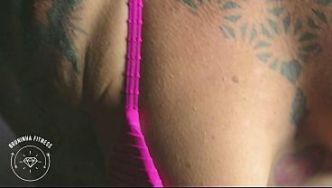 Image Gostosa exibindo seu corp&atilde_o com biqu&iacute_ni novo rosa