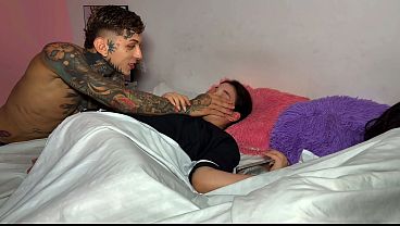 Image Mientras Yo Estaba en la Cama, Mi Novio se Cogi&oacute_ a Mi Mejor Amiga en Mi Propio Cuarto!