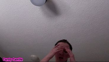 Image Esposa folla a su amante mientras su esposo la observa en videollamada