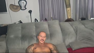 Image Arrastei duas novinhas pra favela e meti a rola nas duas.