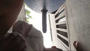Image Me salgo al patio trasero para ensartarme mi nuevo dildo negro en mi culo trag&oacute_n, gemir como puta y terminar escurriendo s&eacute_men de mi peque&ntilde_o pene.