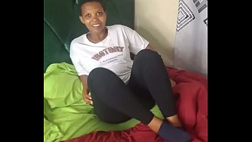 Image Likasi trying to squirt but she fails