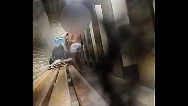 Image Trabalhador vai tomar banho e caminhoneiro pegou no meu pau