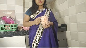 Image desi bhabhi kitchen me chai pi rahi thi tabhi uska padosi ne akar choda