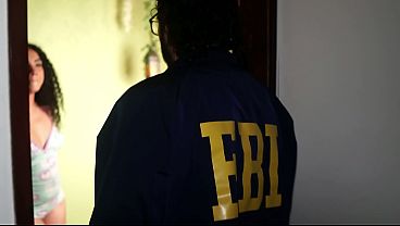 Image Agente del FBI intenta llevarme presa, pero me lo follo por mi libertad