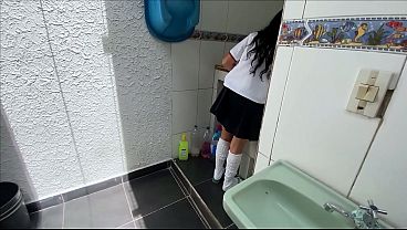 Image Flaca inocente de escuela de 18 a&ntilde_os recibe una dura follada de su padrastro pervertido