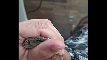 Image NOVINHO HETERO BRINCANDO COM O PENIS E GOZANDO COM CAMISINHA