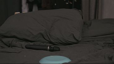 Image After inserting a plug into her anus, she fucks herself in the vagina and then sucks a dildo