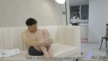 Image Sexy Chinese brunette Li Er has exciting sex with a horny lover on the bed.