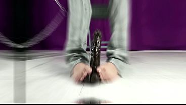 Image Estudiante Culon montando dildos BBC y mostrando sus pies