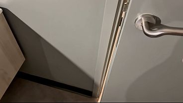 Image Me esp&iacute_an mientras me ba&ntilde_o, terminamos teniendo sexo en la ducha