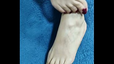 Image FOOT FETISH  MASTURBO A MI PADRASTRO CON MIS PIES ME DA TODA LA LECHE
