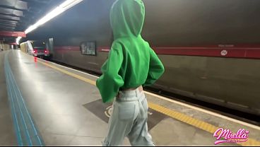 Image QUE SAFADA VIU O VOLUME MARCANDO E MAMOU DENTRO DA ESTA&Ccedil_&Atilde_O DE METRO