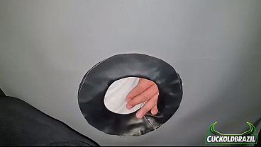 Image Monica Lima sendo fodida por um desconhecido no GloryHole - Gostosa da bucetinha loira aguentando rola no swing