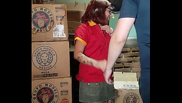 Image Cajera del Oxxo cogiendo y mamando verga en la bodega