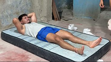 Image Vato caliente termina pre&ntilde_ado con la leche adentro en billar abandonado