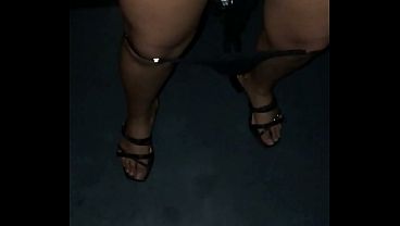 Image Fui na casa de Swing e distribui a buceta. entrei no glory holly e nao resisti o pauzao. Cai de boca e me deliciei com a rola do macho. Marido corno ficou na punheta.