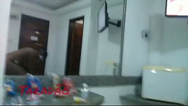 Image Gozando dentro do rabo da preta
