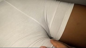 Image Madrastra chatea con su novio mientras su hijastro le graba el cameltoe