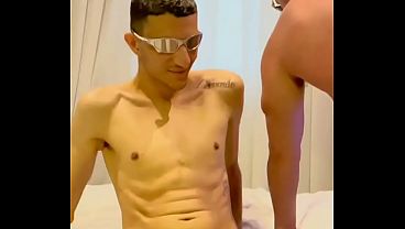 Image Magrinho pauzudo deixo o rabo do loirinho largo!