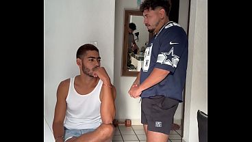 Image Venezolano vs Mexicano, latinos tirando leche
