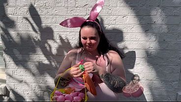 Image bbw gives easter bj surprise