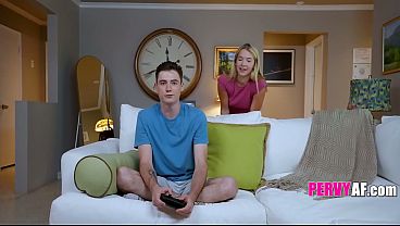 Image Gamer Stepsister Allows Freeuse To Use His Console
