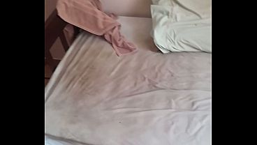 Image Batendo uma punheta no quarto