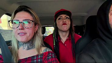 Image Meu carro fixcou sem gasolina acabei levando a frentista do posto de gasolina pra ser toda fodida por n&oacute_s do nosso carro! Ela queira sai pelada no meio da rua em publico