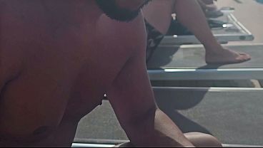 Image Hermanastra pierde el juego y paga con sexo en el crucero