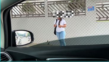 Image POV ALUNA PEGA CARONA COM CASADO E PAGA BOQUETE NO CARRO E LEVA GOZADA NA BUNDA