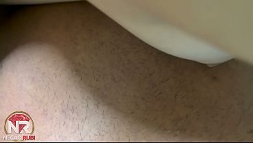 Image Sai do banho e peguei a filha ninfeta do meu amigo pelada na cama acabei fodendo a buceta apertada dela com um pau enorme (VIDEO COMPLETONO RED)