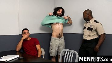 Image Guard Aaron Fucks Suspects Amone and Dante at the Same Time to Let Them Walk - Menperps