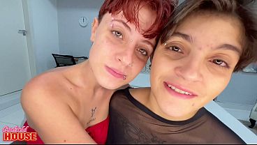 Image Orgia quente com 3 caras fodendo 2 garotas bissexuais muito gostosas