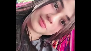 Image Latina colombiana se masturba y se toca sus grandes tetas