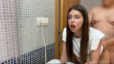 Image Chica de universidad pagando la Renta este mes a su casero de 48 a&ntilde_os