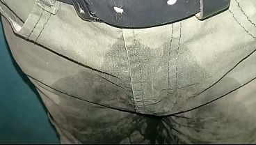 Image Pantal&oacute_n orinado con pa&ntilde_al de tela y olor a amoniaco tercera parte