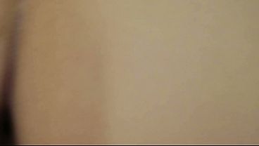 Image Bokep indo ngentot cewek bening mulus dan becek mengenakan tank top satin sexy