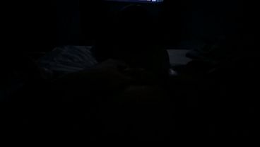Image Me pide masaje en el culo mientra ve una pelicula