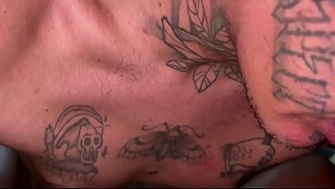 Image Transando gostoso com esse tatuado ele fode muito bem