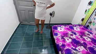 Image Madrastra MILF de culo grande es follada y acaba tragando semen
