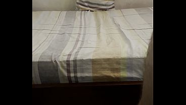 Image Llego a casa cansado y me masturbo para descansar.