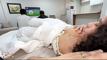 Image Casada gostosa, de buceta cabeluda, num m&eacute_nage com o marido corno e um amigo