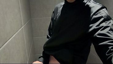 Image Me corro en el ba&ntilde_o de un centro comercial