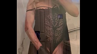 Image CD Nikki goes blonde shoots load in shower