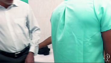 Image No consultorio da profanus o Doutor examina seus pacientes e ele resolve o problema mamando todos e dando para todos os pacientes