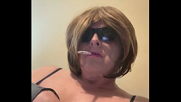 Image CD Nikki pink lipstick smoking whore