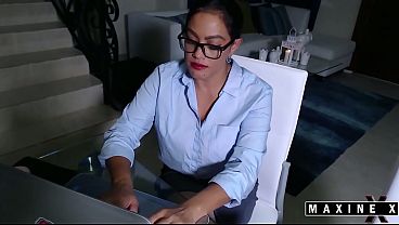 Image Raven Maxine X's Juicy Pussy Squirts On Her Fingers Ravenously!
